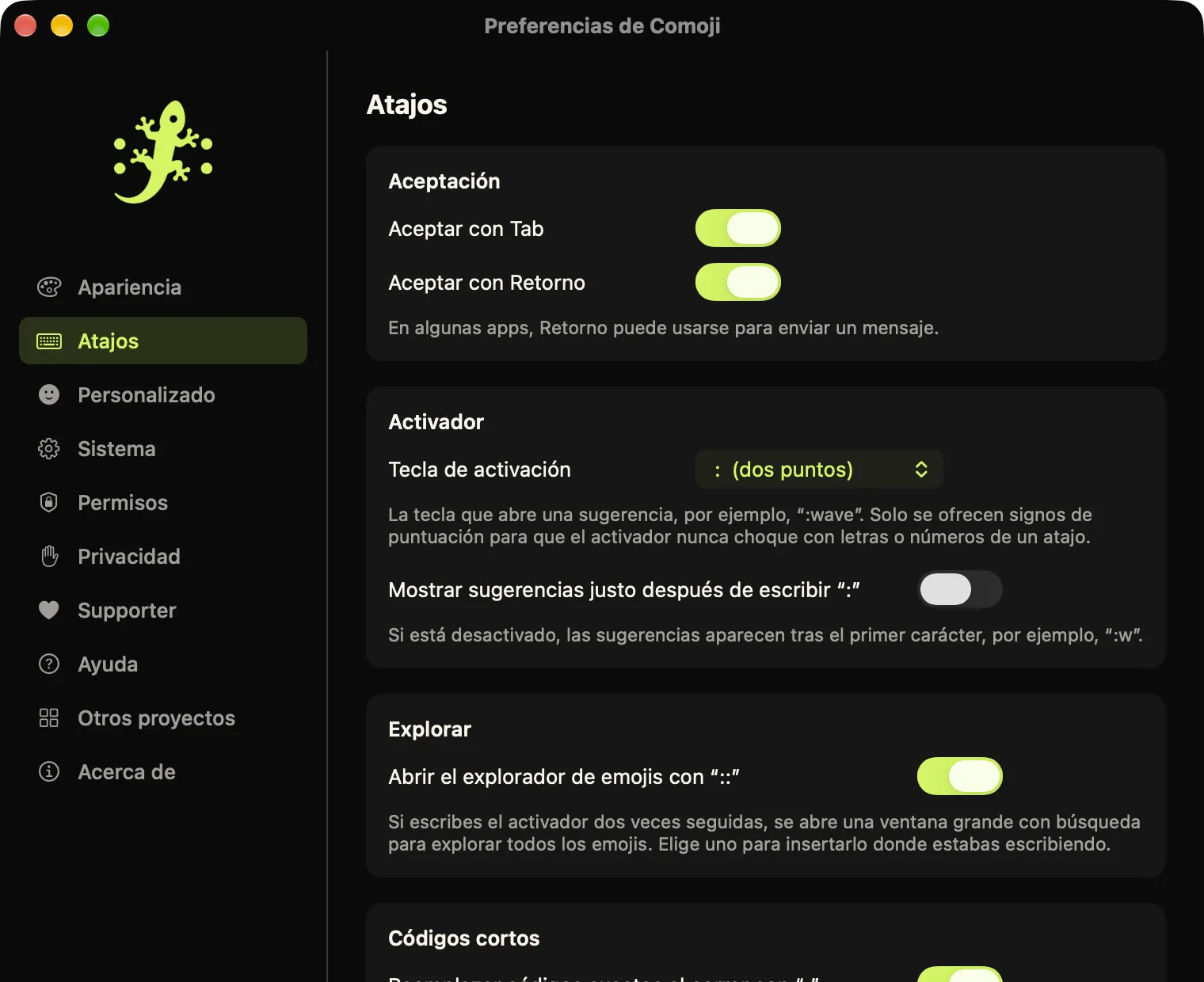 Preferencias de Comoji abiertas en la pestaña Atajos: aceptar con Tab y Retorno, la tecla de activación, el explorador de emojis y las opciones de códigos cortos
