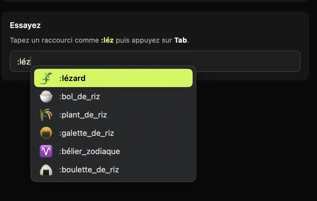 La fenêtre de suggestions de Comoji sous un champ de texte où :léz a été tapé, avec 🦎 en surbrillance en haut