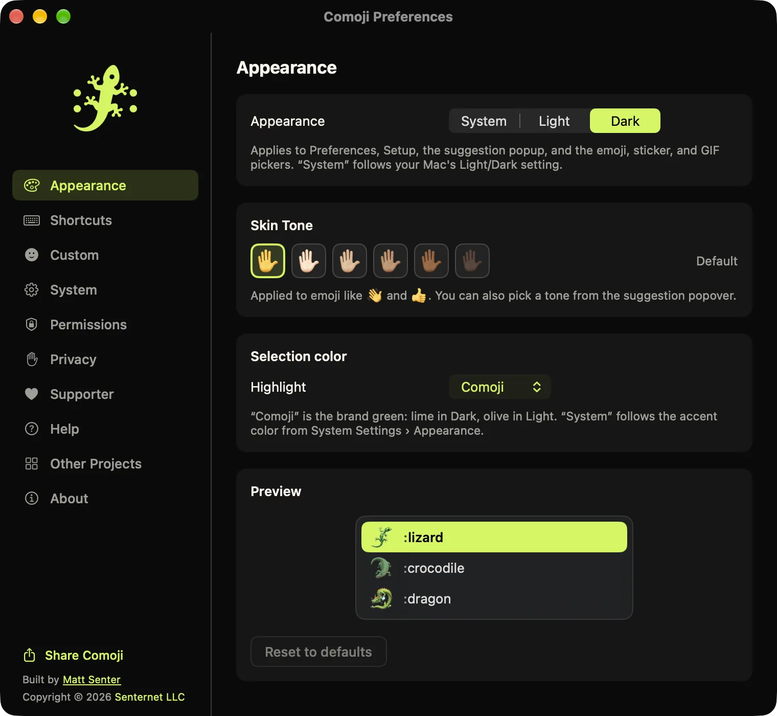 Comoji Preferences Appearance tab with a System/Light/Dark theme picker, a highlight color menu set to Comoji, and a live popup preview